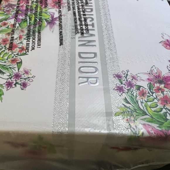 CHRISTIAN DIOR GIFT BOX NWT & DIOR SHOP BAG - Picture 4 of 10